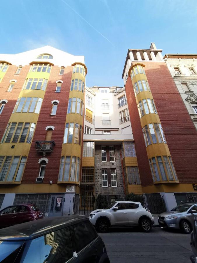 High Sky Apartment Budapeste Exterior foto
